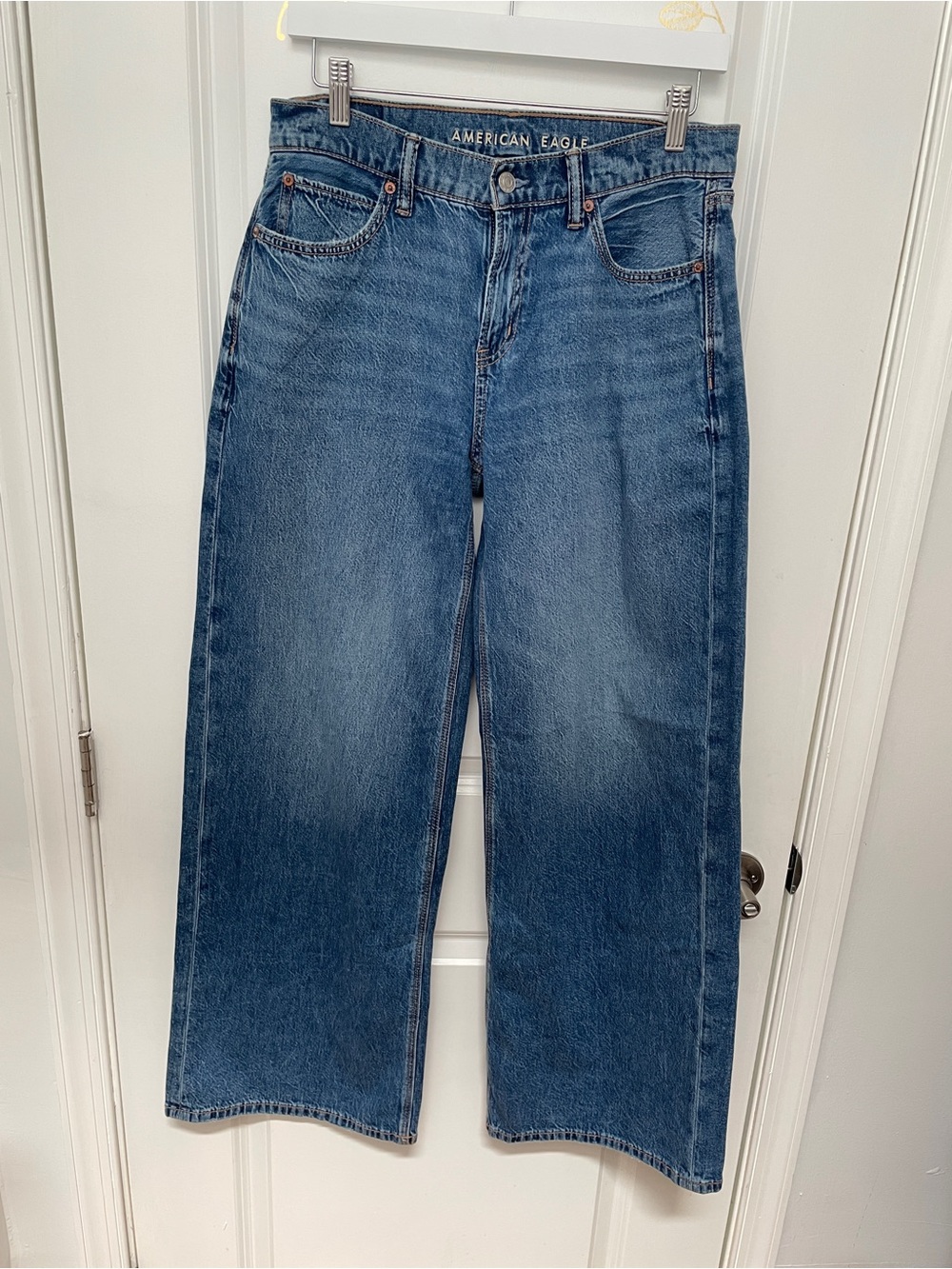 American Eagle size 2 long low rise ultra Wide-Leg Jeans in Blue Wash - Picture 4 of 11